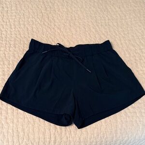 Lululemon women’s  navy Drawstring Shorts size 6 EUC